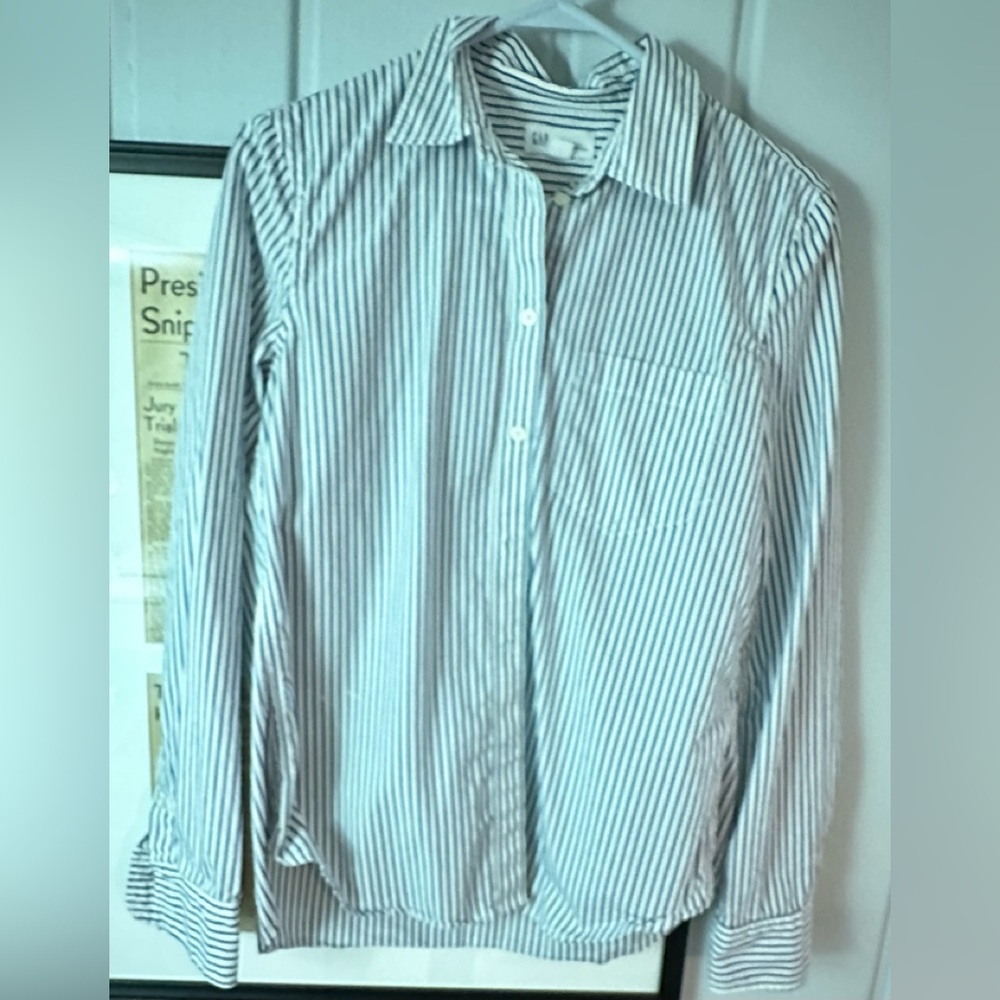 GAP button front shirt